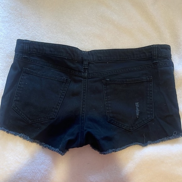 Shorts - Picture 2 of 3
